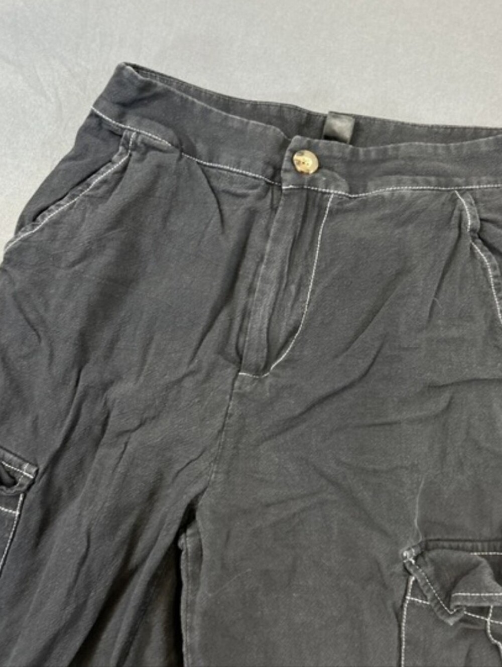 charcoal Shein cargo pants feature contrasting white stitching/ utility pockets - Picture 2 of 3